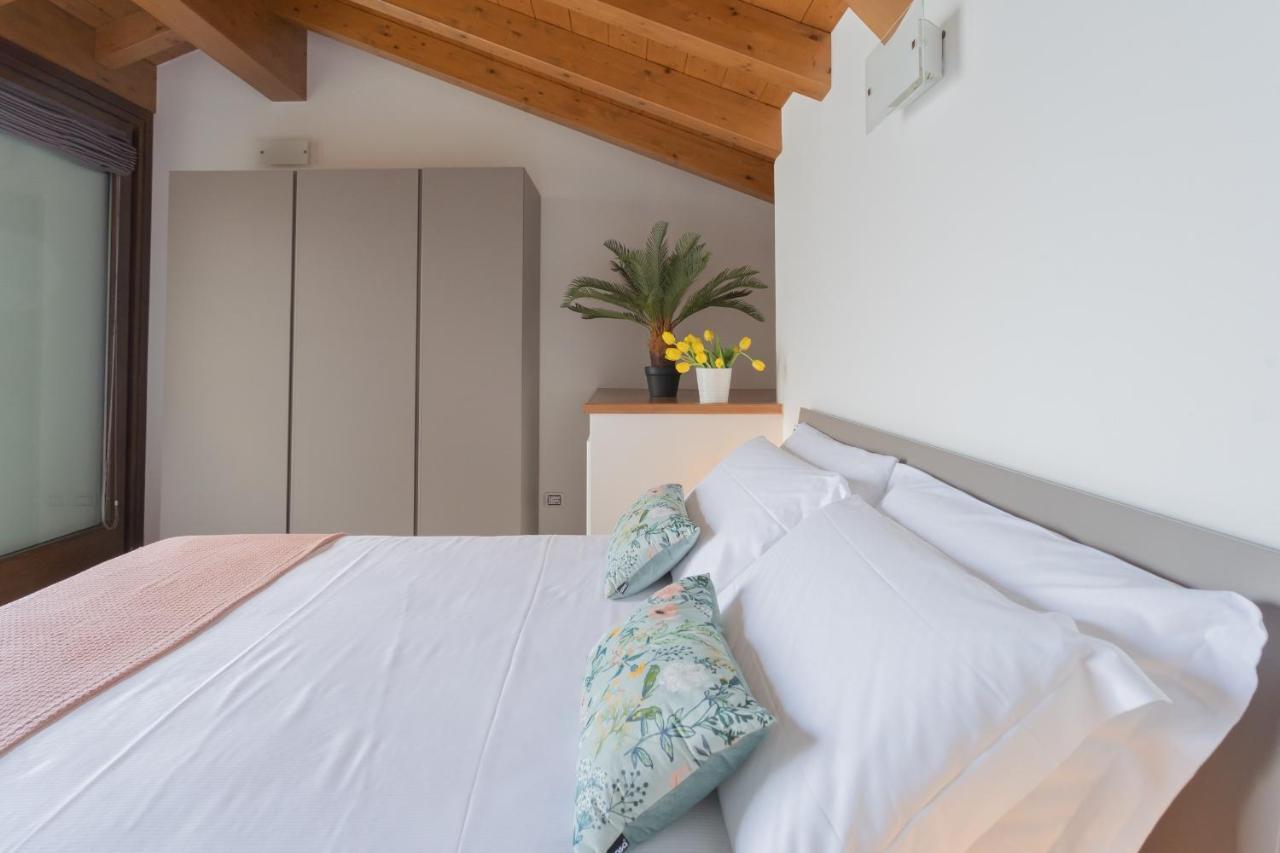 Dream Lake Apartments Lake View - Private Beach By Rent All Como Lezzeno Exteriör bild
